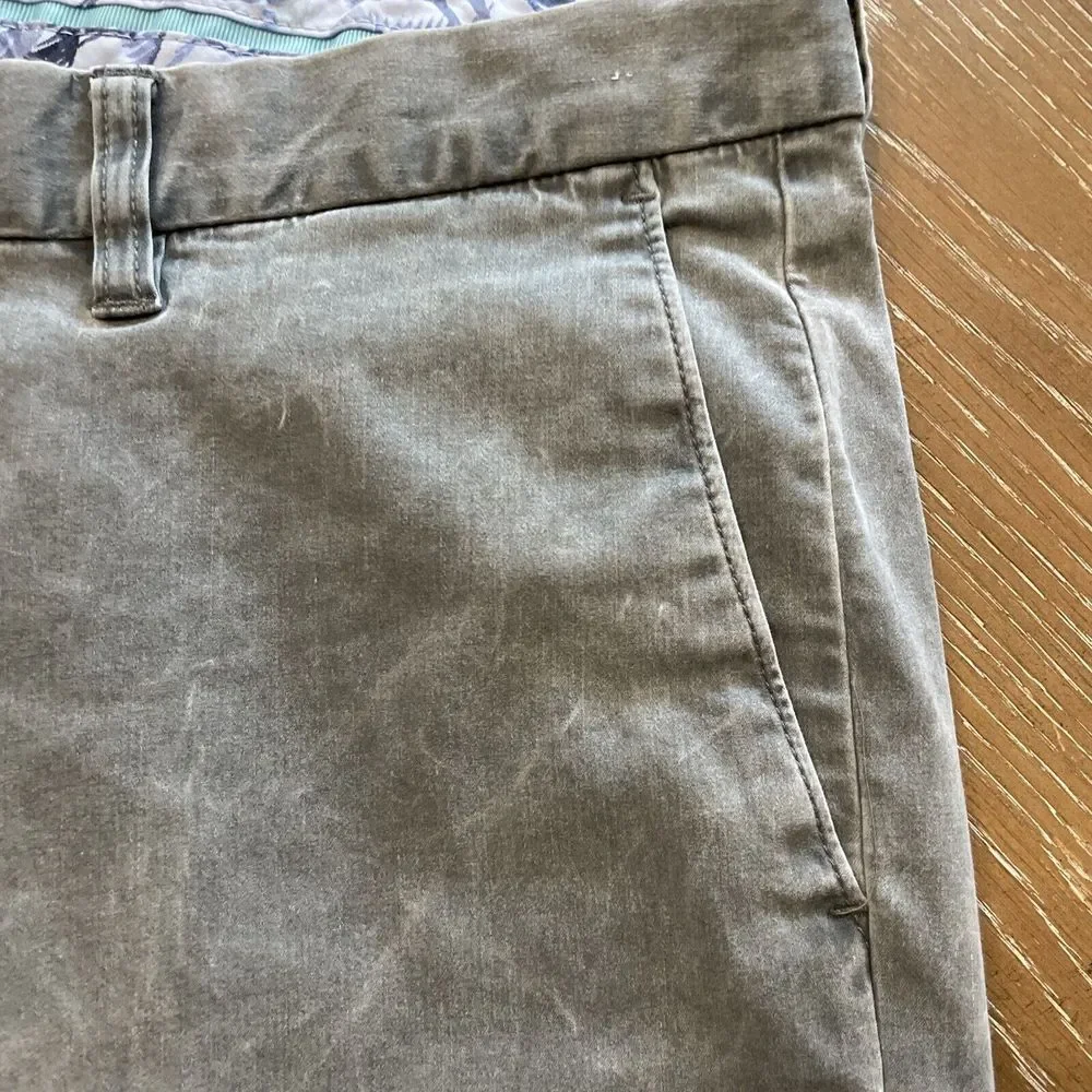 Tommy Bahama Mens 40x32 Gray Chino Straight Leg Pants EUC‎ Flat Front SUPER SOFT
